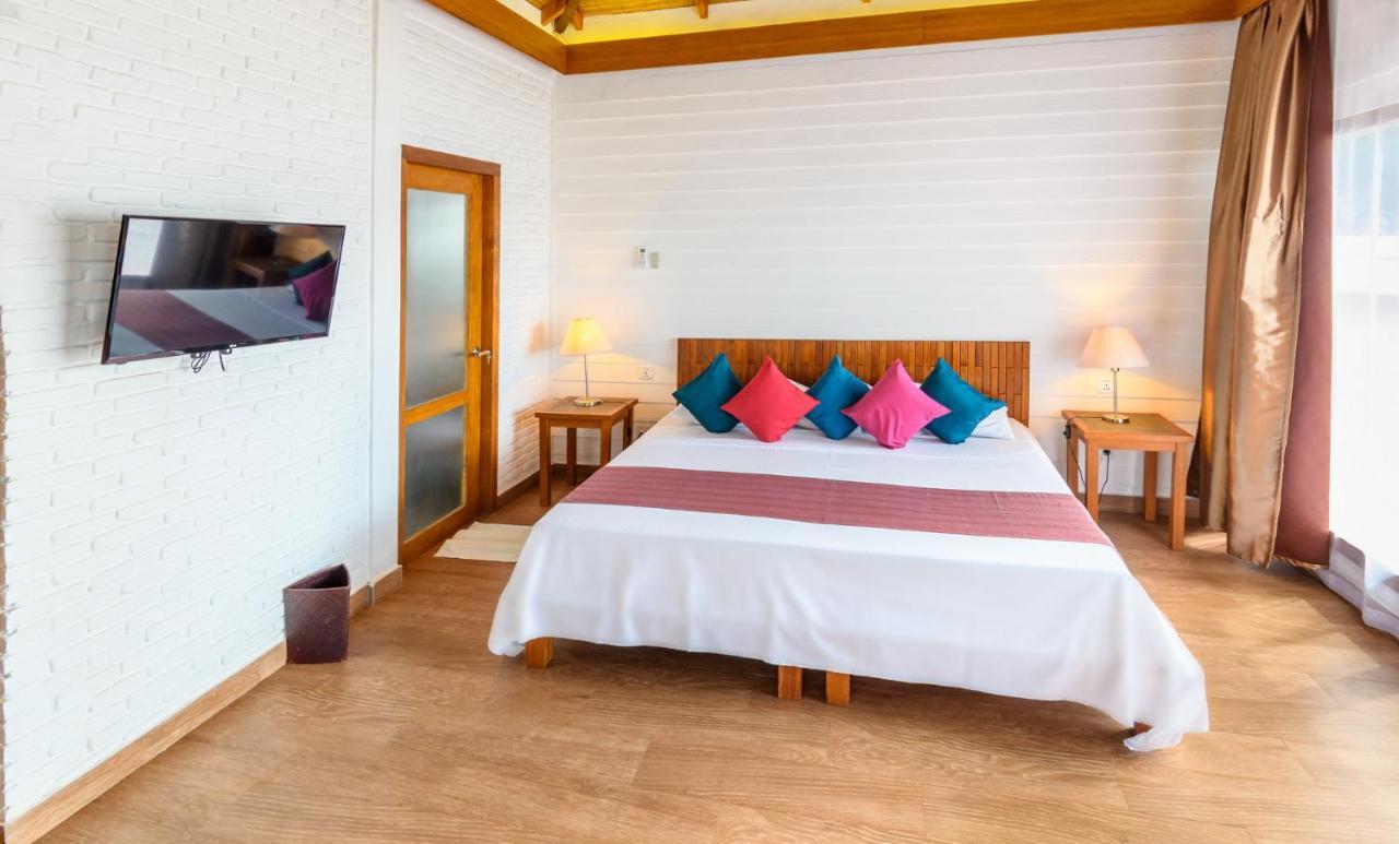 White Sands Beach Resort Lembeh Bitung Exterior foto